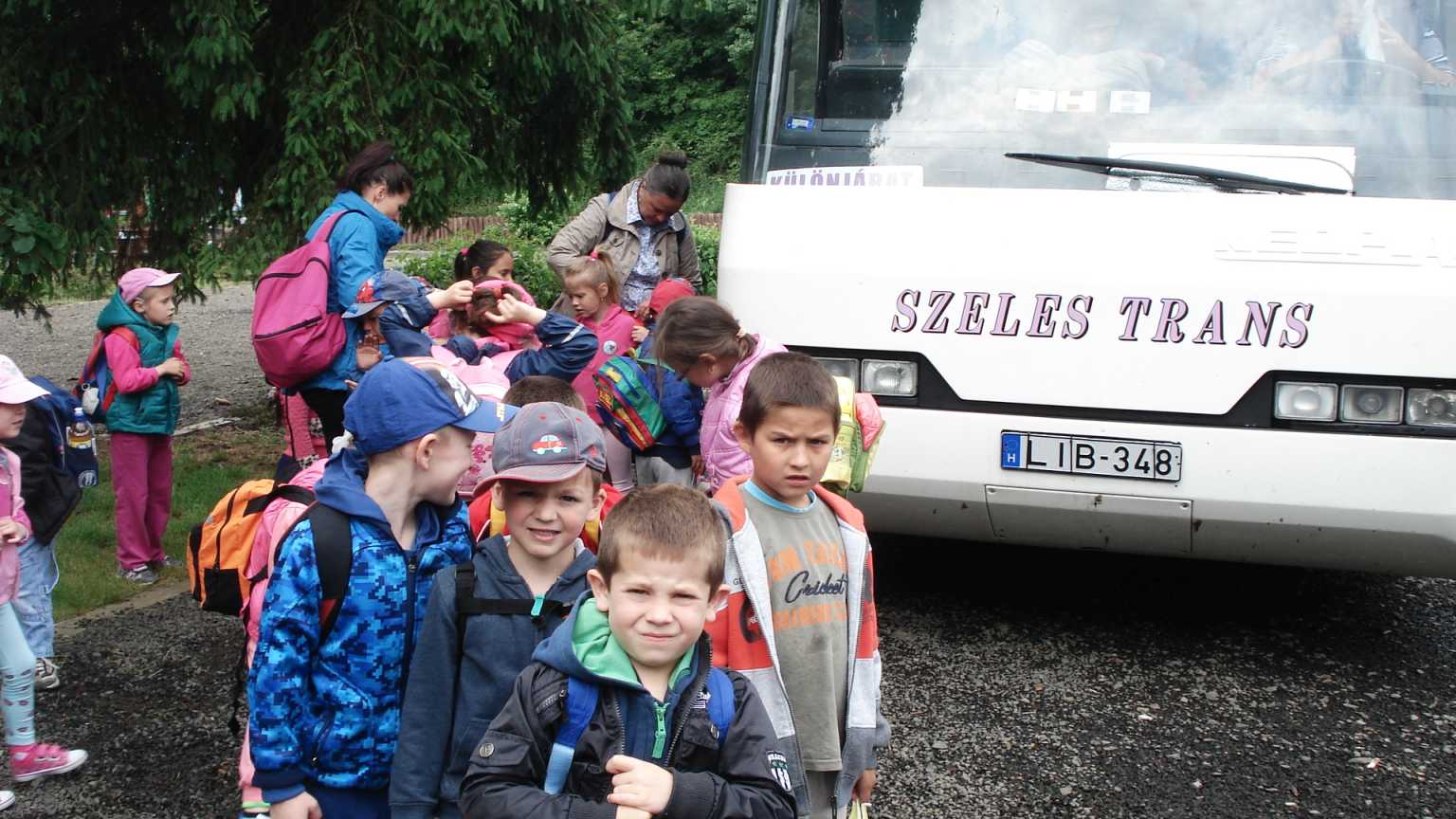 Megérkezés a busszal